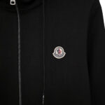 Kostum Moncler