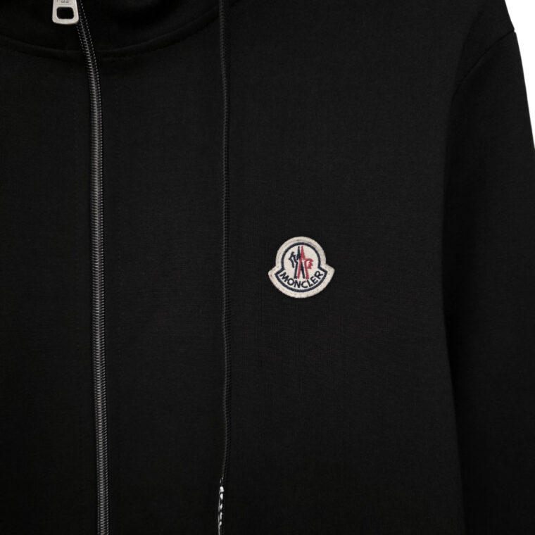 Kostum Moncler
