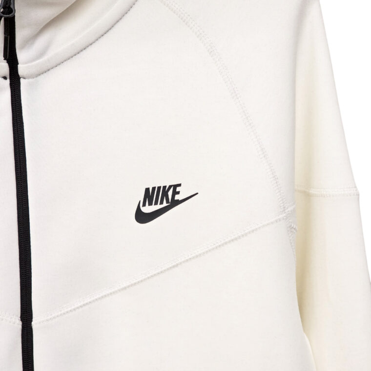 Kostum Nike Tech