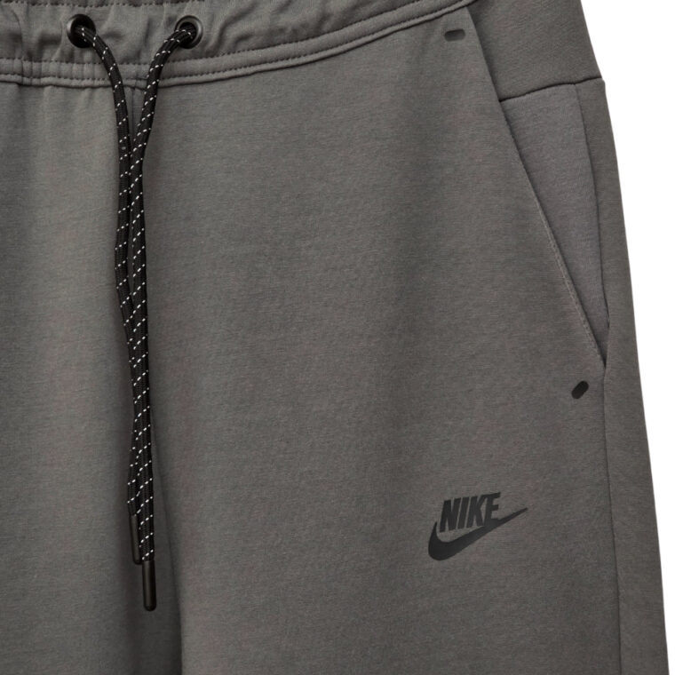 Kostum Nike Tech