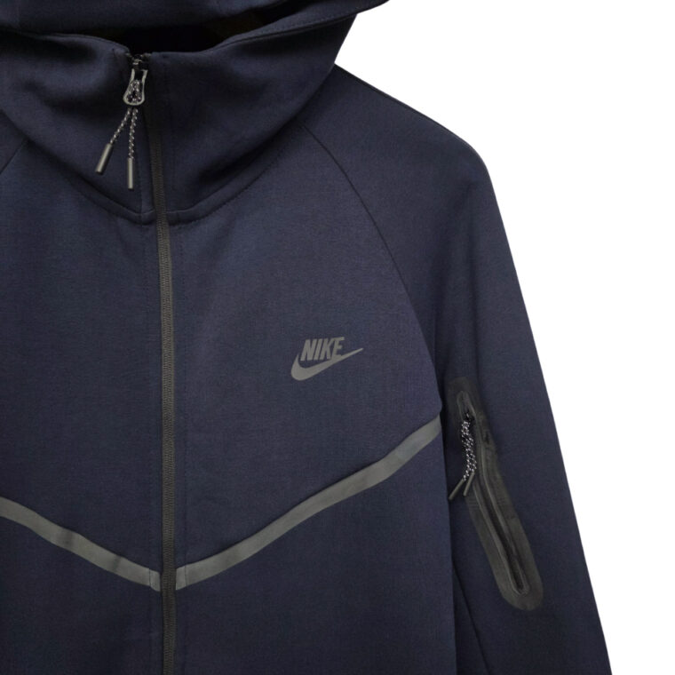 Kostum Nike Tech