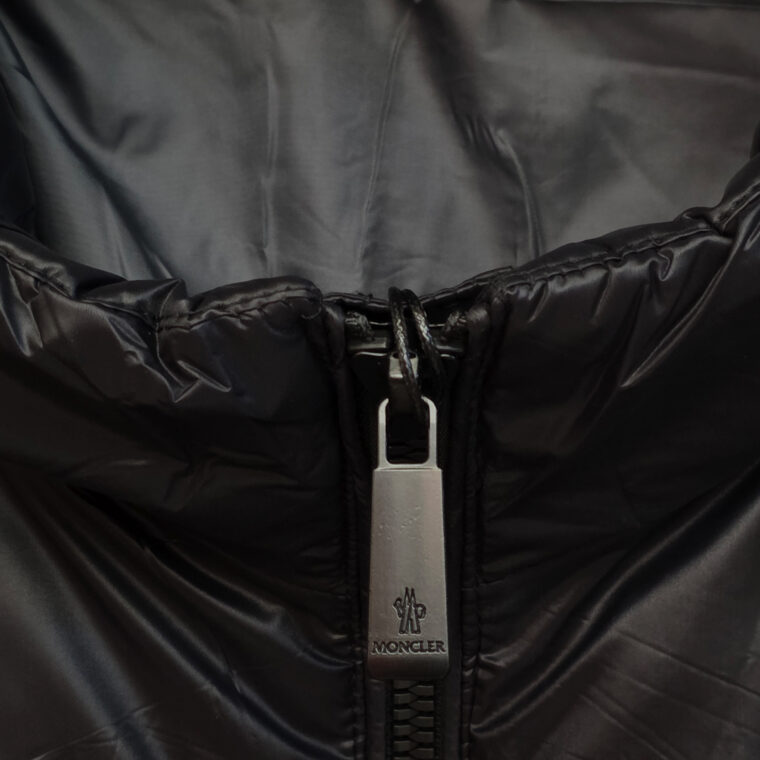 Xhup Moncler