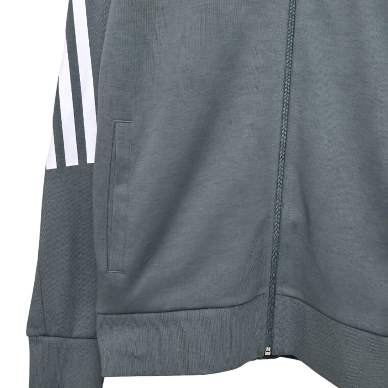 Kostum Adidas