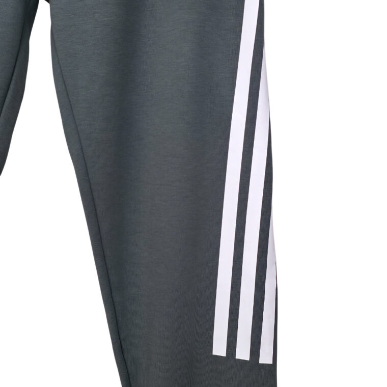Kostum Adidas