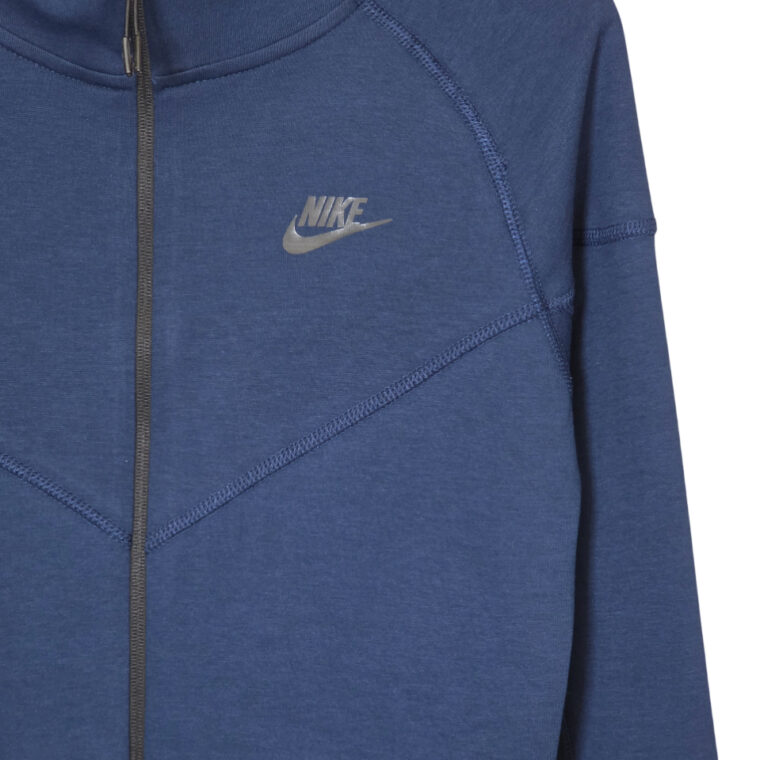 Kostum Nike Tech