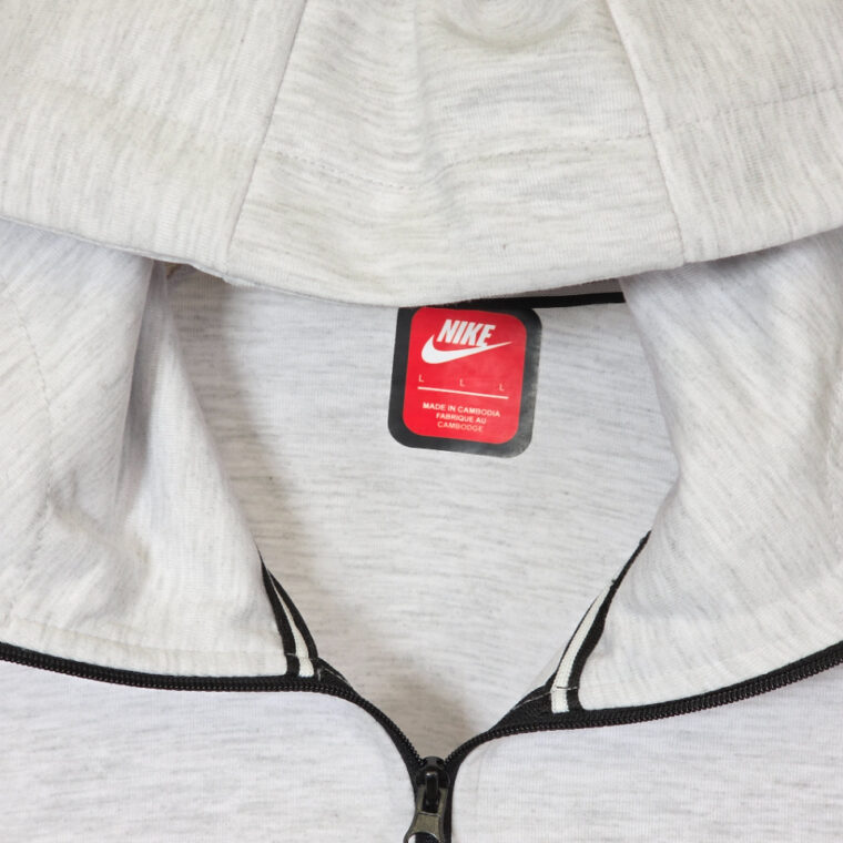 Kostum Nike Tech