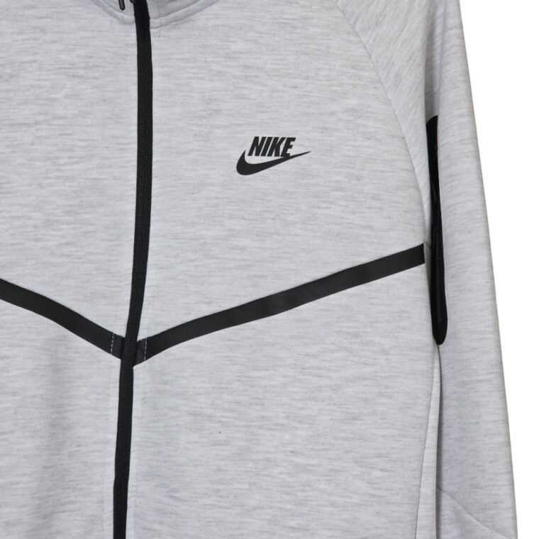 Kostum Nike Tech