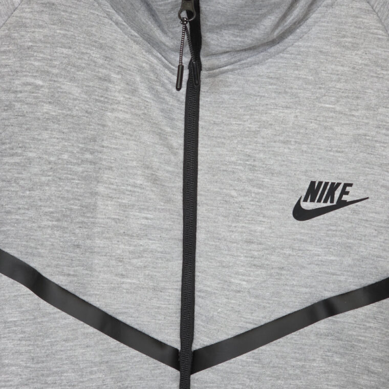 Kostum Nike Tech