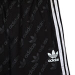 Kostum Adidas