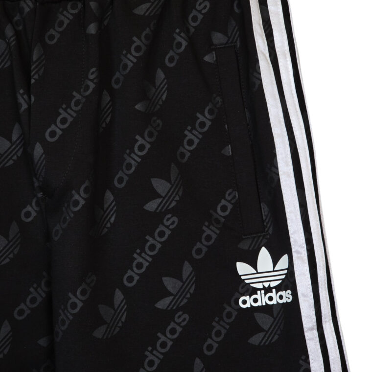 Kostum Adidas