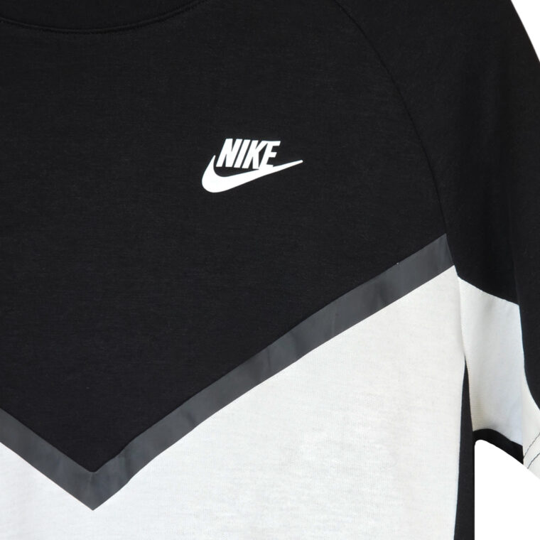 Kostum Nike